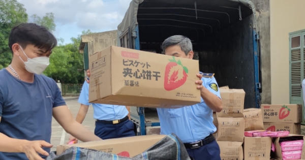 Số lượng lớn bánh quy không rõ nguồn gốc vừa bị thu giữ tại TP. Lào Cai