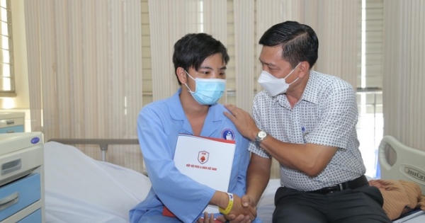 Thăm hỏi động viên gia đình các chiến sĩ hy sinh, bị thương vụ lật xe