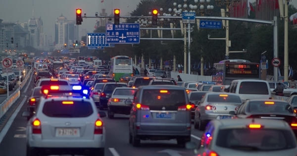 Trung Quốc bỏ quy định phạt vượt đèn vàng sau chưa đến một tuần áp dụng
