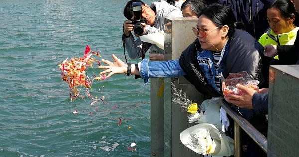 Đất chật người đông, Thượng Hải trả tiền cho dân hải táng