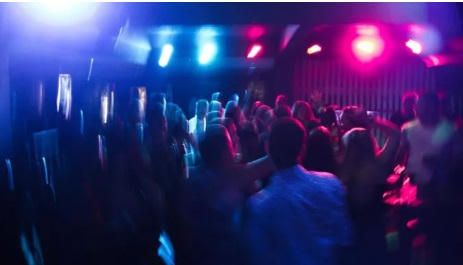 Mỹ: Giới trẻ tổ chức "tiệc COVID-19" xem ai bị nhiễm trước và được nhận tiền thưởng