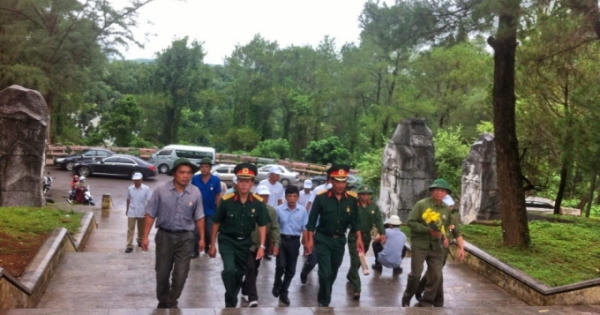 Bồi hồi với những tour về nguồn, hoài niệm