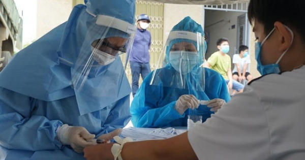 Bộ trưởng Y tế: "Nhiều y, bác sĩ đang lặng lẽ, âm thầm không ngại gian khổ" Bộ trưởng Y tế: "Nhiều y, bác sĩ đang lặng lẽ, âm thầm không ngại gian khổ"