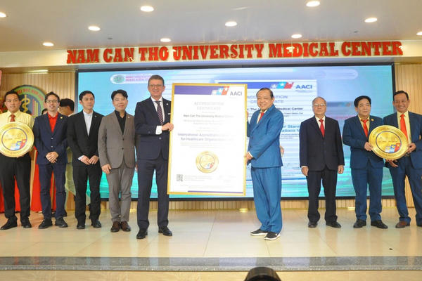 Bệnh viện Đại học Nam Cần Thơ đạt chứng nhận tiêu chuẩn chất lượng AACI Hoa Kỳ Bệnh viện Đại học Nam Cần Thơ đạt chứng nhận tiêu chuẩn chất lượng AACI Hoa Kỳ