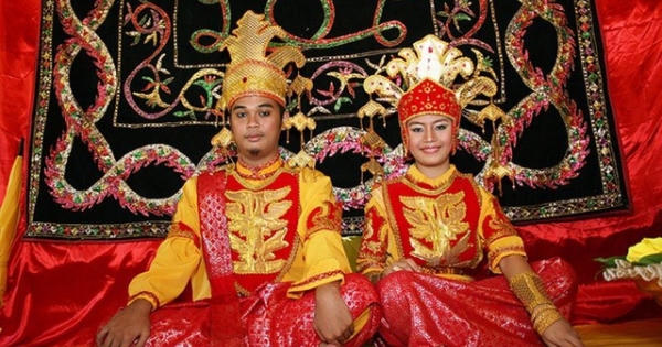 Tộc người có phong tục kỳ lạ, cấm cô dâu chú rể đi vệ sinh sau 3 ngày cưới