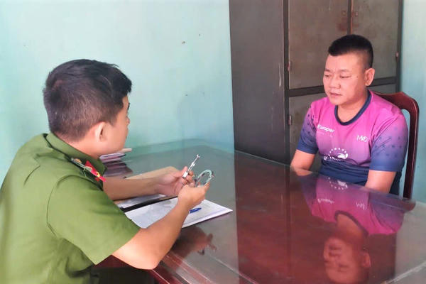 Giả danh Công an cưỡng đoạt tiền của gái mại dâm
