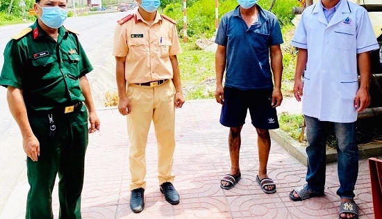 Tổ công tác phòng chống dịch Covid-19 kịp thời cứu giúp nam công nhân bị ngạt khí độc dưới hầm