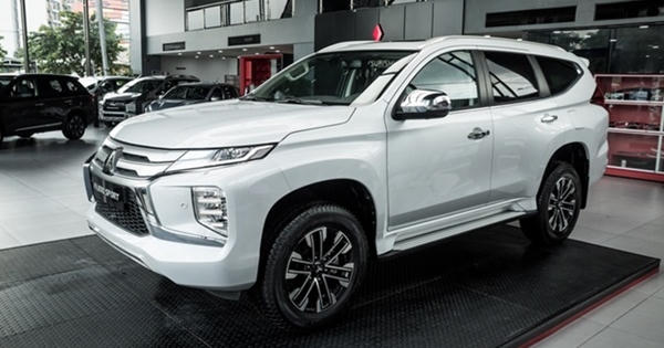 Bước vào tháng Ngâu, thị trường xe đồng loạt hạ giá