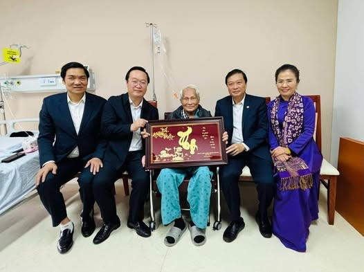 Lãnh đạo tỉnh Nghệ An thăm, chúc mừng Anh hùng LLVT nhân dân Nguyễn Quốc Thước