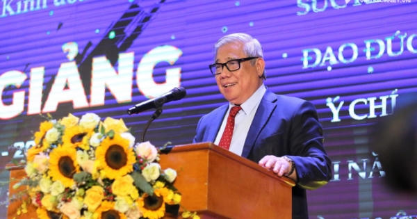 'Trí thức có nhiều chữ, nhưng ngộ chữ là rất nguy hiểm'