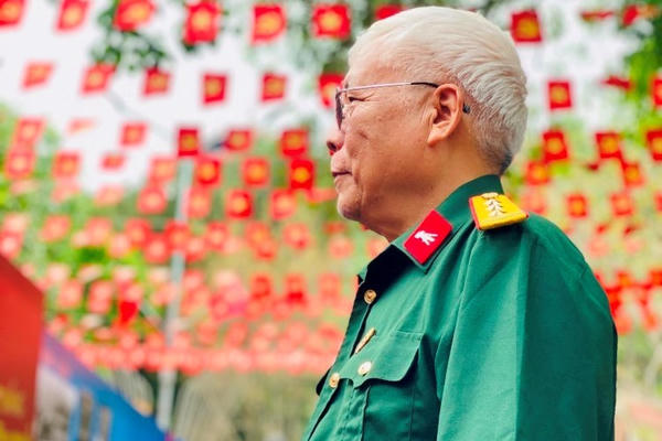 Du khách nườm nượp tới thăm Ngã ba Đồng Lộc