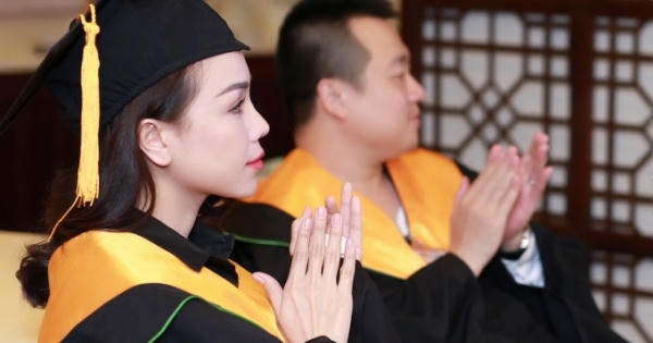 Trà Ngọc Hằng khoe thành tích hoàn thành khoá học miniMBA