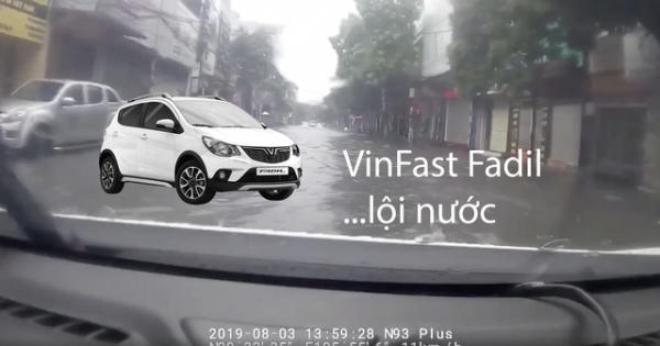 Chủ xe Vinfast Fadil cho xe "lội nước" trong bão số 3 ở Phủ Lý