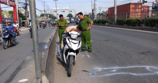 Chạy vào làn ô tô, hai anh em người dân tộc thiểu số bị xe đầu kéo cán nguy kịch