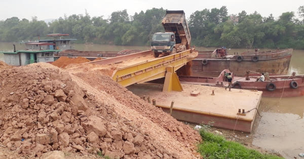 Nhiều bến, bãi tập kết VLXD sai phạm trên địa bàn, huyện Lục Ngạn xử lý ra sao?