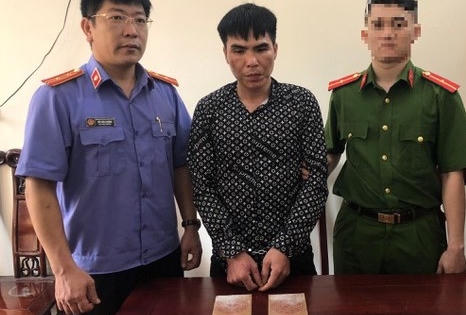 Kẻ buôn ma túy điên cuồng chống trả công an khi bị vây bắt