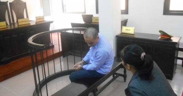 Bị chém do không quan hệ, vợ khóc xin tòa giảm án cho chồng