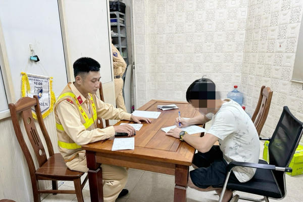 Phát hiện tài xế vừa chở hàng quá tải, vừa dương tính với ma túy