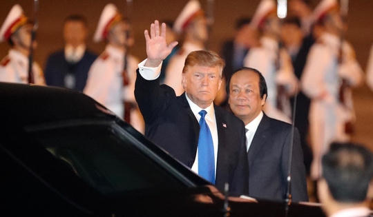 Vừa đặt chân tới Hà Nội, Tổng thống Donald Trump đăng ngay dòng tweet này