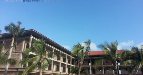 Cận cảnh những căn biệt thự "chết" nằm giữa đảo ngọc Tuần Châu