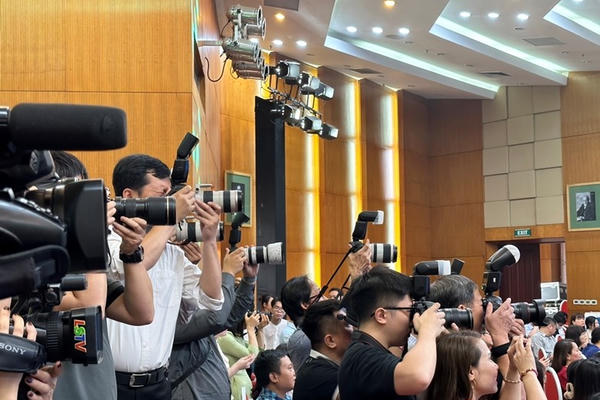 Điều kiện xét thăng hạng lên chức danh nghề nghiệp phóng viên, biên tập viên