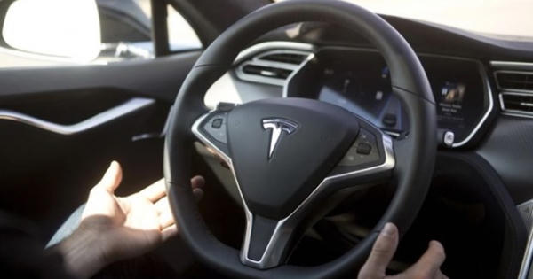 Hai thượng nghị sỹ Mỹ thúc giục điều tra Tesla lừa dối khách hàng