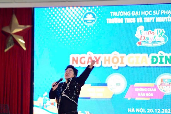 Ca sĩ Tùng Dương cháy cùng ngày hội gia đình Trường Nguyễn Tất Thành