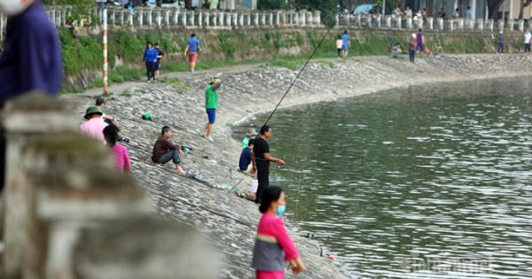 'Cần thủ' cuồng chân, tấp nập đi câu bất chấp lệnh cách ly ở Hà Nội