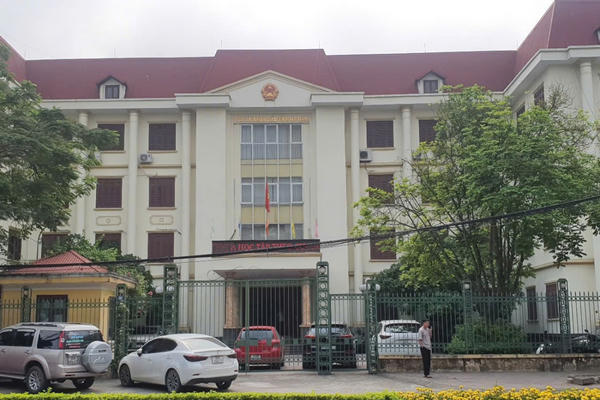 Tranh cãi pháp lý về vụ án làm lộ đề thi tốt nghiệp THPT năm 2021 tại Hà Nam Tranh cãi pháp lý về vụ án làm lộ đề thi tốt nghiệp THPT năm 2021 tại Hà Nam