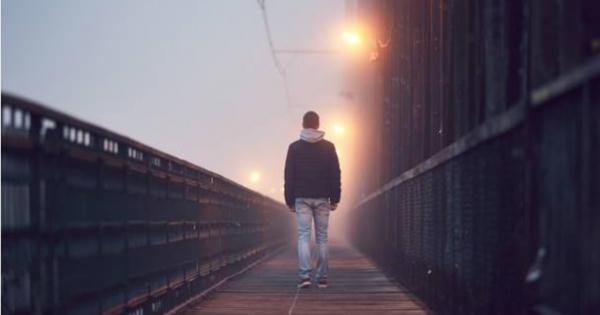 Làm “phi công trẻ” - yêu thì có gì sai?