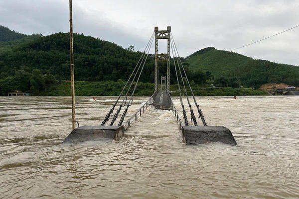 Thanh Hóa phát lệnh báo động trên một loạt sông lớn Thanh Hóa phát lệnh báo động trên một loạt sông lớn