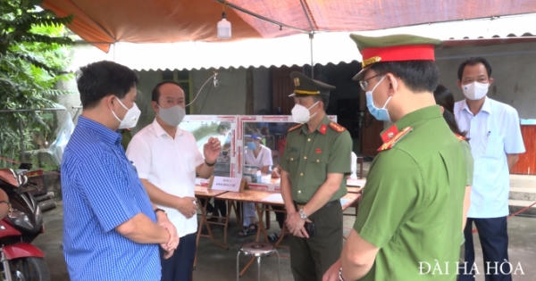 Giám đốc Công an tỉnh Phú Thọ "thị sát" các chốt kiểm dịch Covid-19 trên địa bàn huyện Hạ Hoà Giám đốc Công an tỉnh Phú Thọ "thị sát" các chốt kiểm dịch Covid-19 trên địa bàn huyện Hạ Hoà