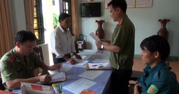 Phẫn nộ: Chủ tịch xã khai hơn tuổi mẹ ruột để nhận huân chương