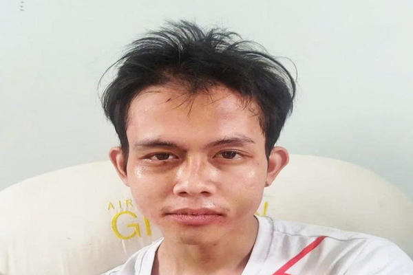 An Giang: Khởi tố, bắt giam kẻ cướp giật điện thoại ngay trước cửa nhà xe ở thị trấn Mỹ Luông An Giang: Khởi tố, bắt giam kẻ cướp giật điện thoại ngay trước cửa nhà xe ở thị trấn Mỹ Luông