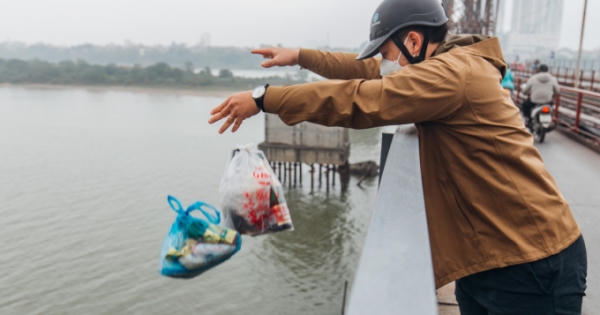 Thả cá, thả cả túi ni lông: Coi chừng bị phạt tiền triệu!