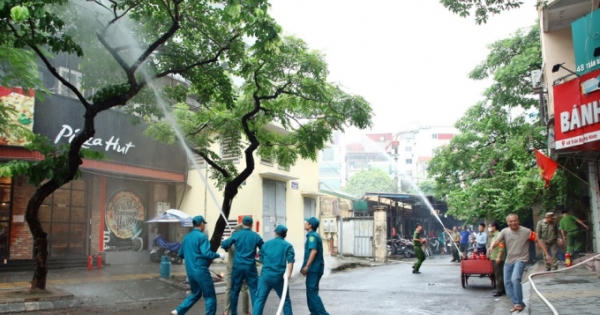 Sẵn sàng ứng phó khi xảy ra cháy lớn, cháy lan sang chợ xe máy đồ cũ tại phường Dịch Vọng