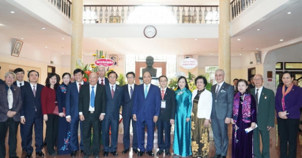 Thủ tướng dự Lễ kỷ niệm 65 năm Ngày Thầy thuốc Việt Nam tại Đại học Y Hà Nội Thủ tướng dự Lễ kỷ niệm 65 năm Ngày Thầy thuốc Việt Nam tại Đại học Y Hà Nội