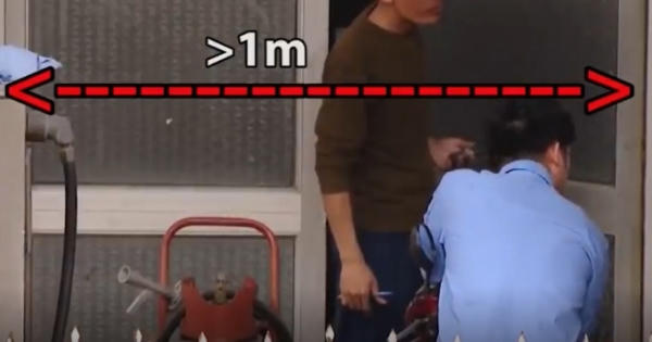 Vạch trần chiêu trò gian lận của nhân viên cây xăng