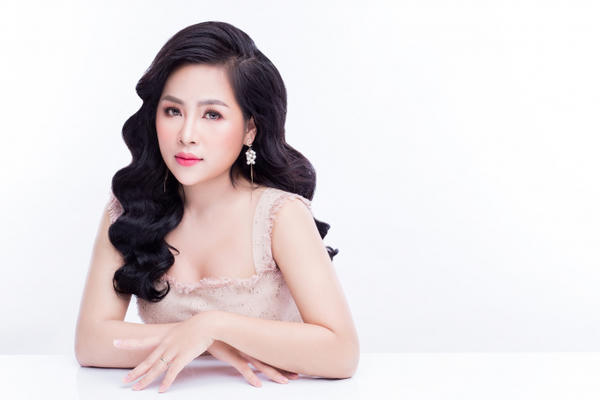 Doanh nhân Đặng Thiên Hương – “ Phát triển thương hiệu đi đôi với thượng tôn pháp luật” Doanh nhân Đặng Thiên Hương – “ Phát triển thương hiệu đi đôi với thượng tôn pháp luật”