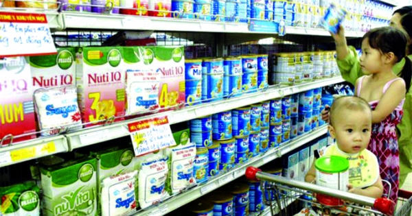 Tại sao cấm sử dụng sữa cho trẻ em dưới 24 tháng tuổi để khuyến mại?