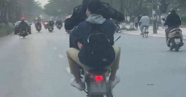 Xử phạt hơn 4 triệu đồng hai nam thanh niên “bốc đầu” xe máy