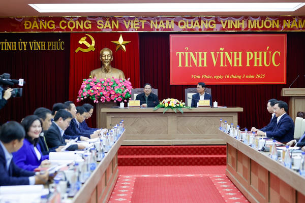 Vĩnh Phúc phải trở thành trung tâm sản xuất công nghiệp hiện đại của cả nước Vĩnh Phúc phải trở thành trung tâm sản xuất công nghiệp hiện đại của cả nước