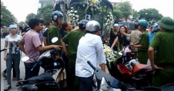 Không khởi tố vụ án Quan tài diễu phố ở Hải Dương