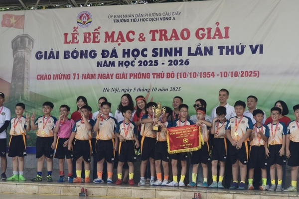 Giải bóng đá Trường Tiểu học Dịch Vọng A: Đội bóng lớp 5G tiếp tục bảo vệ ngôi vương