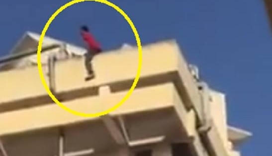 Nam sinh nhảy từ tầng 4 xuống đất bị vỡ, lún đốt sống cổ