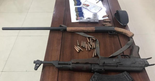 Đối tượng truy nã đặc biệt nguy hiểm cố thủ cùng 3 khẩu súng