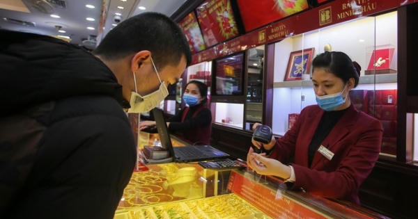 Giá vàng 'điên loạn' do đâu?