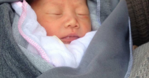 Thái Nguyên: Bé trai khoảng 1 tuần tuổi bị bỏ rơi bên gốc tre