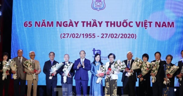 Mỗi giảng viên trường y đều mang trái tim 2 người thầy Mỗi giảng viên trường y đều mang trái tim 2 người thầy