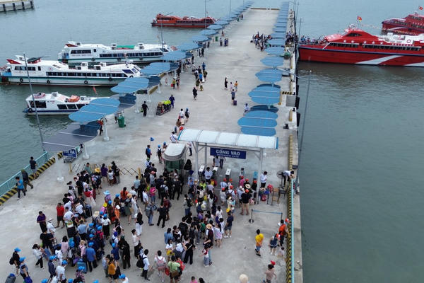 Sôi động du lịch biển đảo Quảng Ninh Sôi động du lịch biển đảo Quảng Ninh